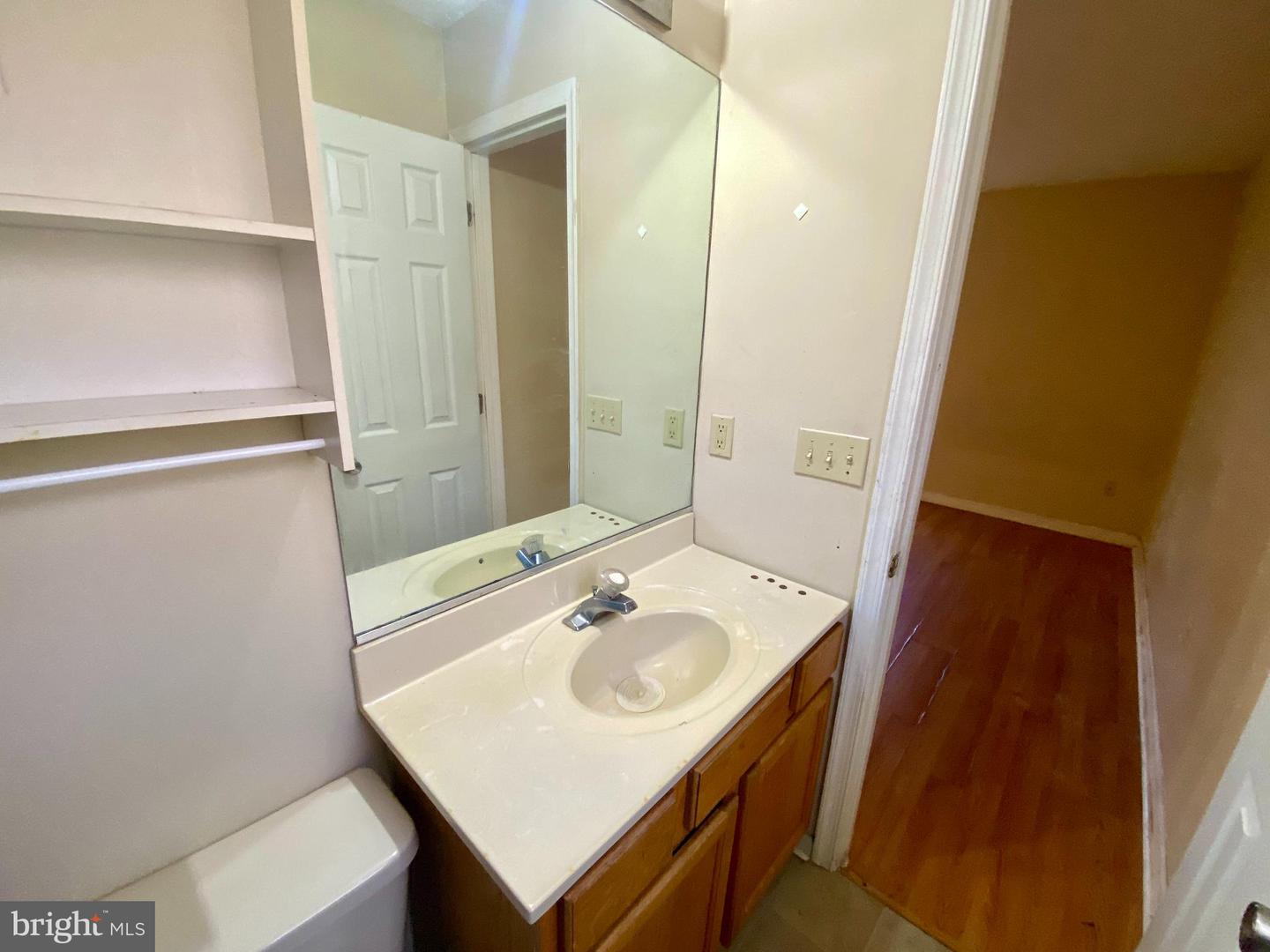 411 Dover St Property Photo 18