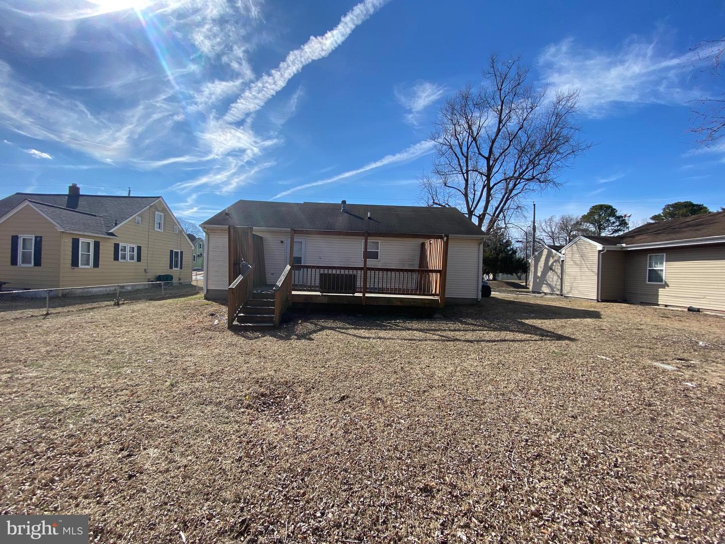 411 Dover St Property Photo 25