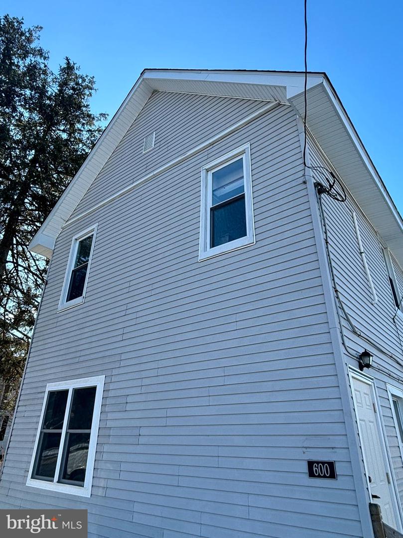 600 Main St #c Property Photo