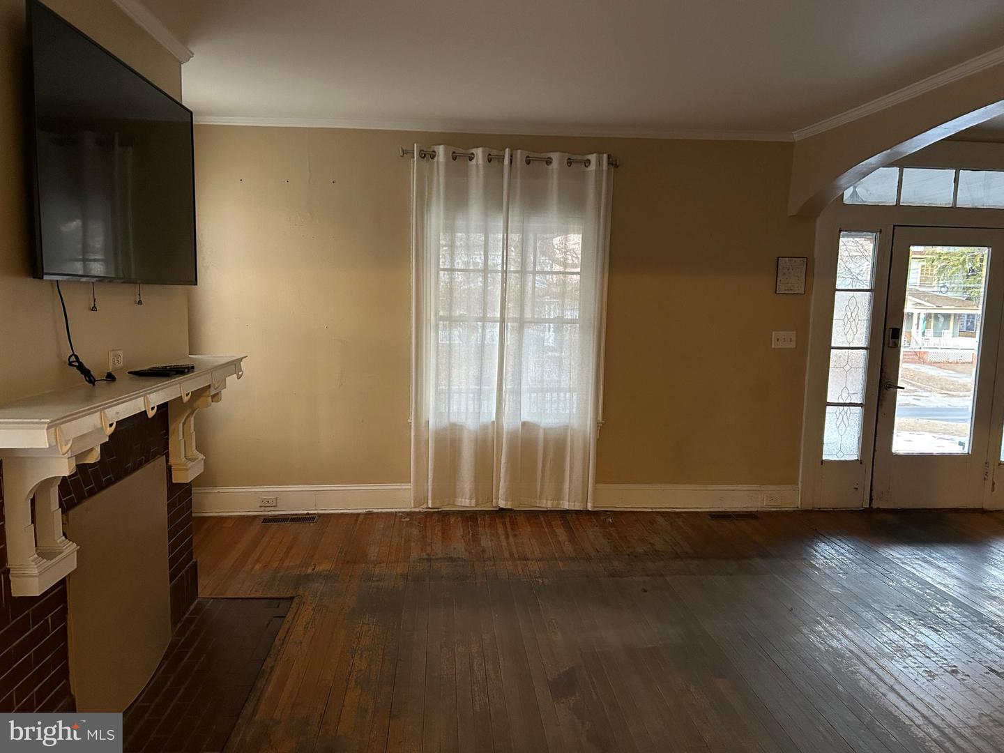 206-208 E Isabella St Property Photo 7