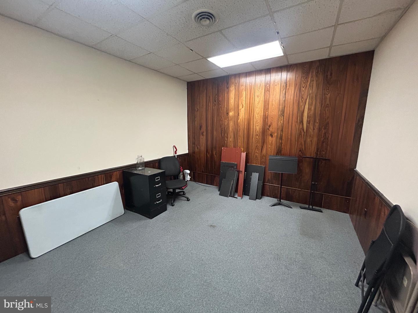 207 E Market St Property Photo 3