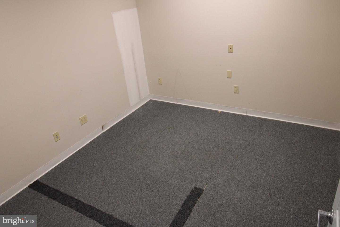 213 W Main St #206 Property Photo 5