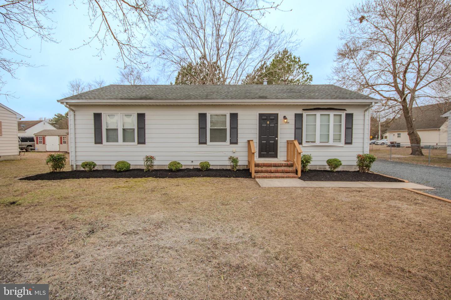304 Hayward Ave Property Photo