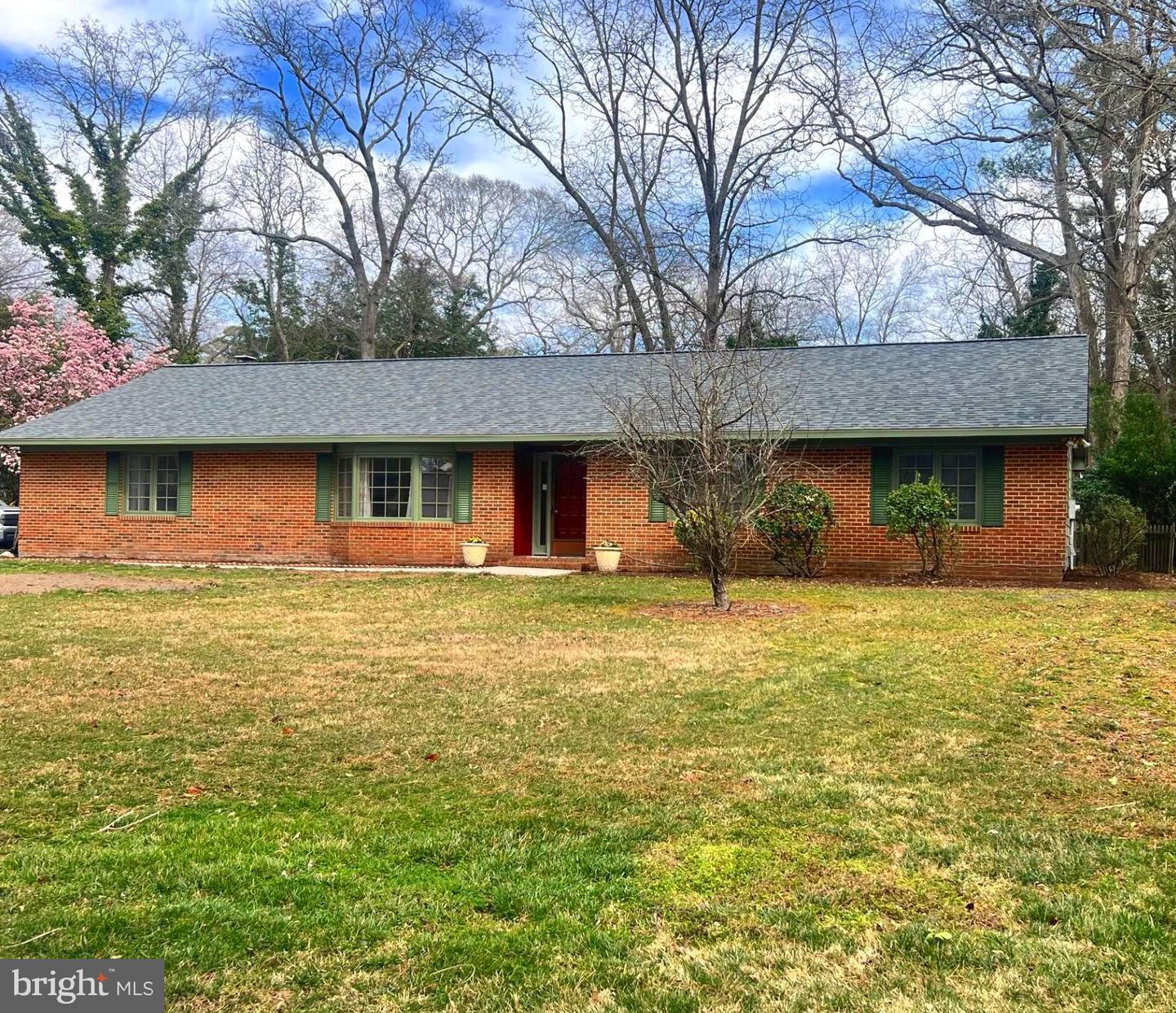 8297 Robin Hood Dr Property Photo