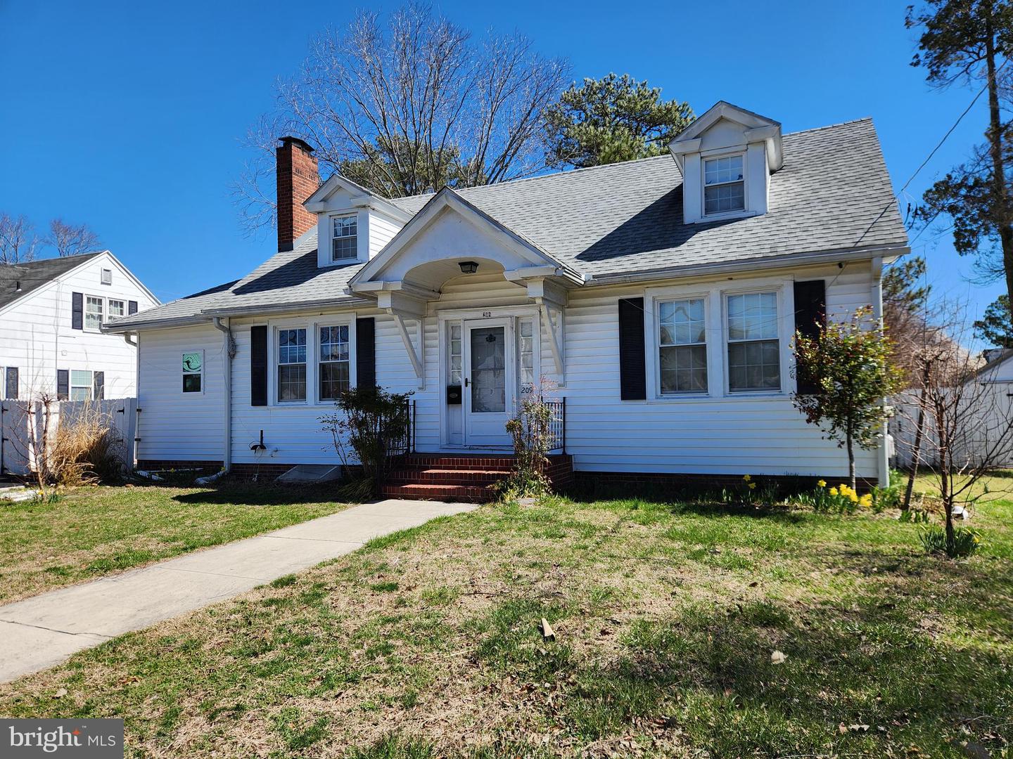 209 Saratoga St Property Photo