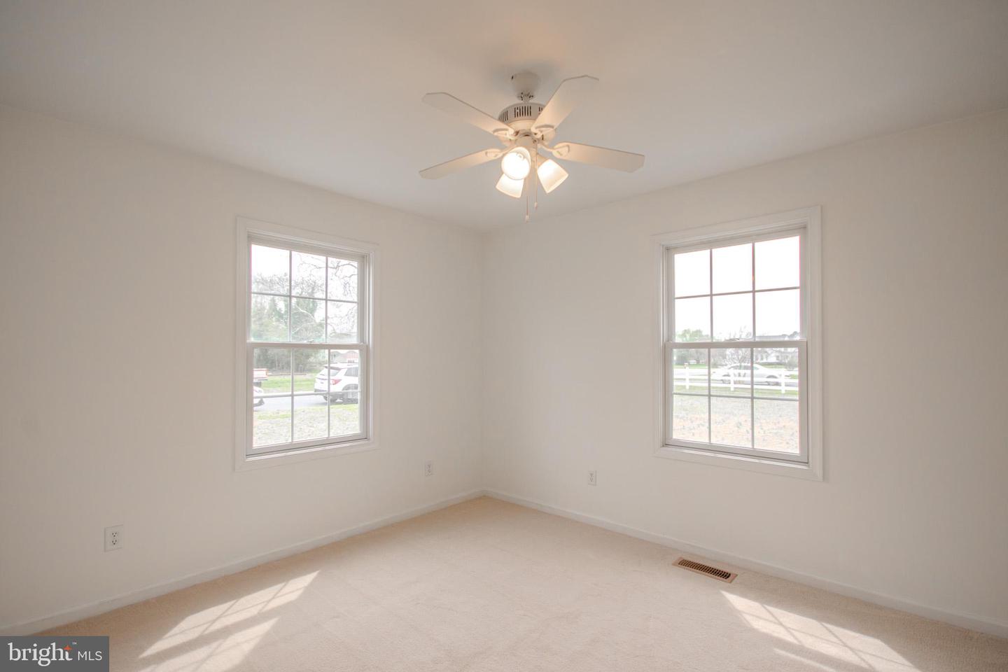 606a E Main St Property Photo 24