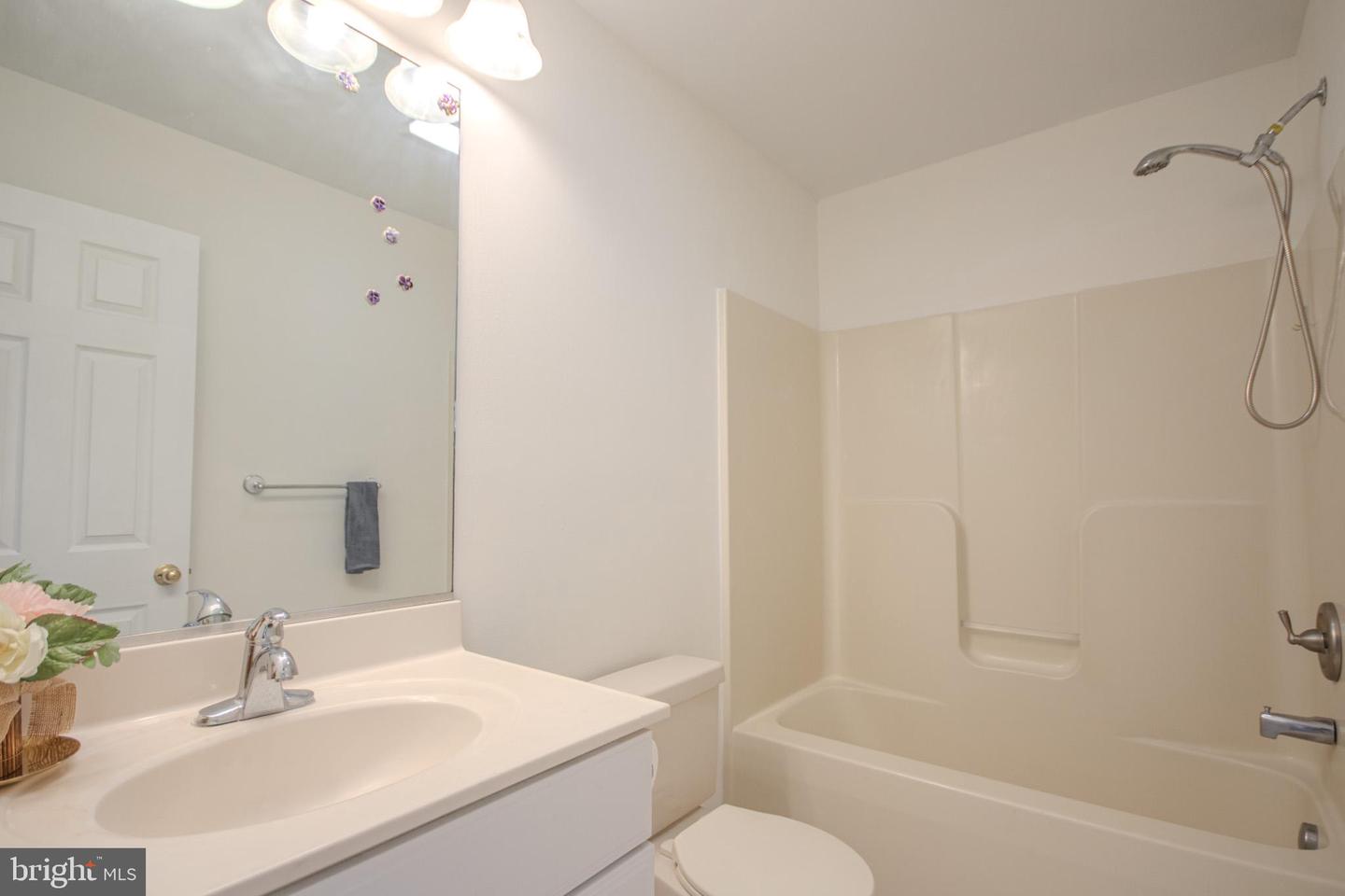 606a E Main St Property Photo 27