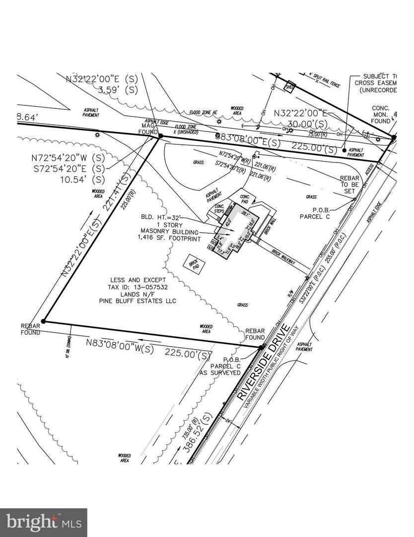 1500 Riverside Dr Property Photo 3