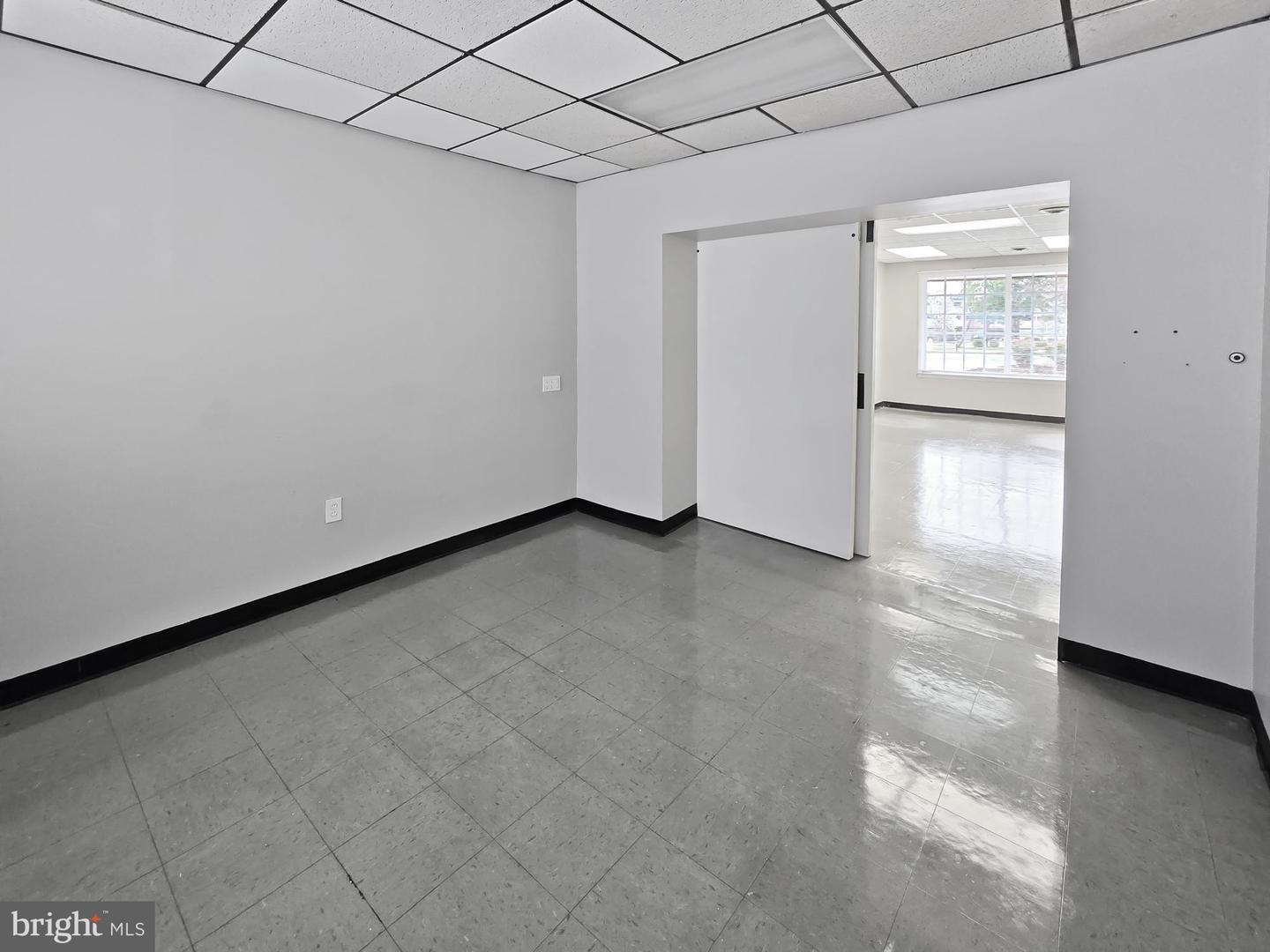 205 S Division St Property Photo 15