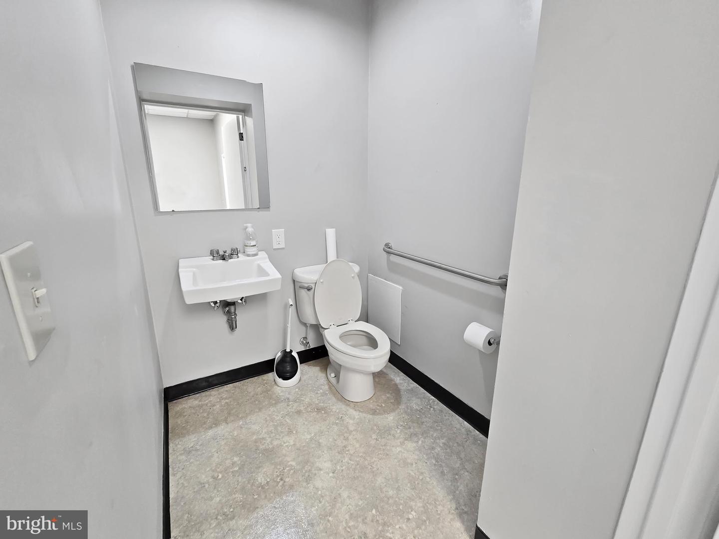 205 S Division St Property Photo 18
