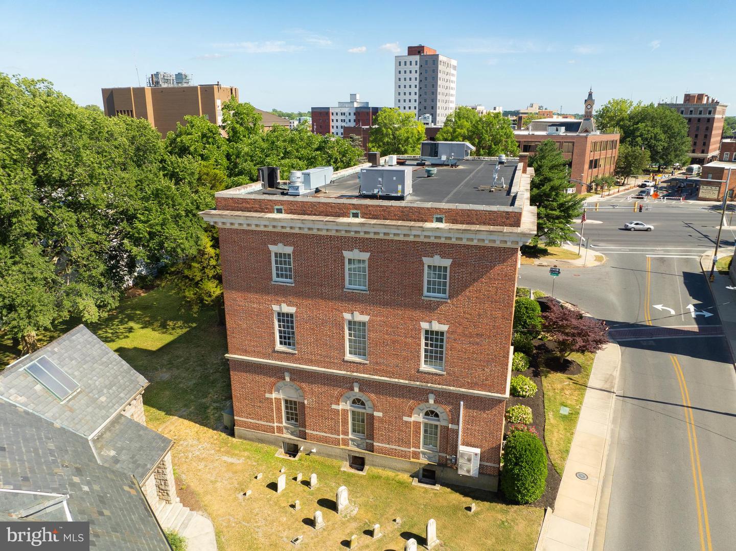 101 Broad St Property Photo 4