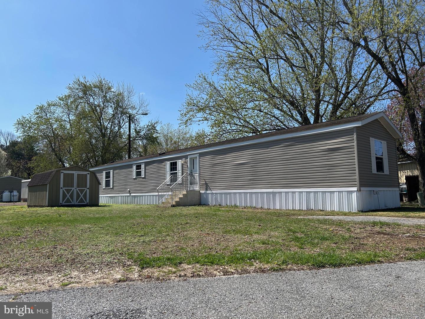 5875 Peach St Property Photo 1