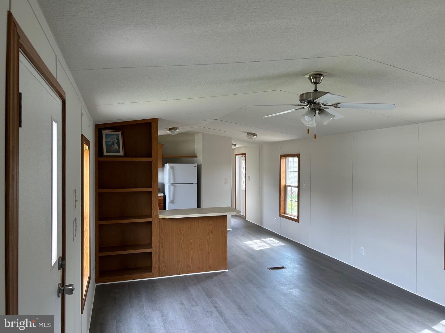 5875 Peach St Property Photo 2