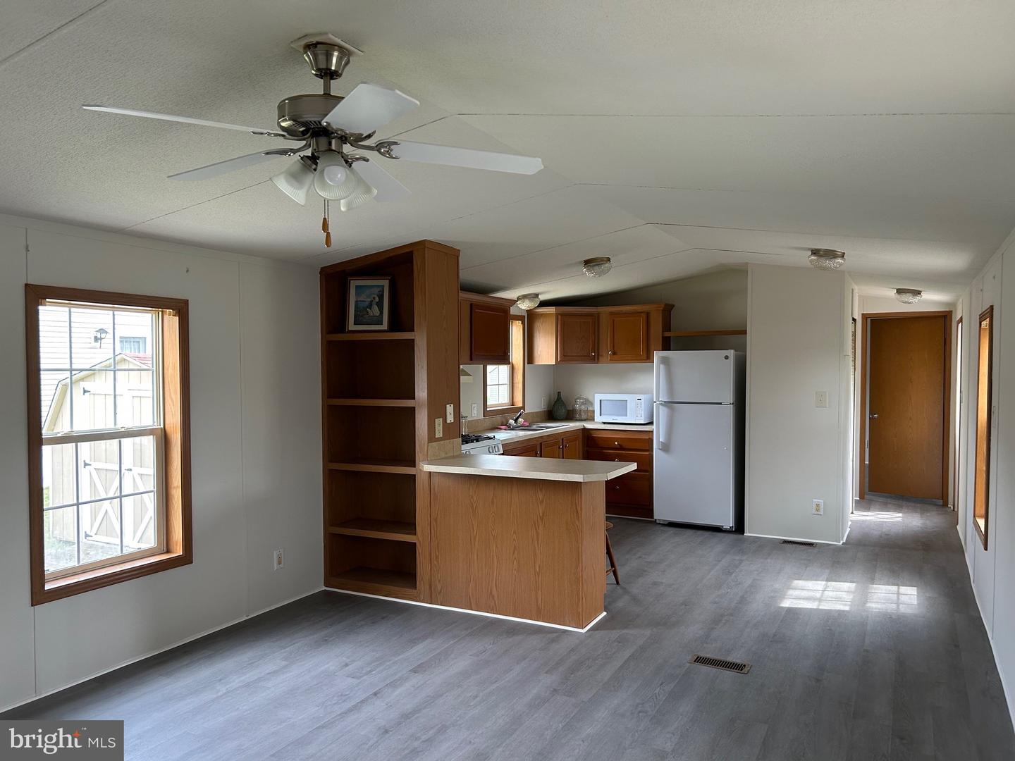 5875 Peach St Property Photo 3