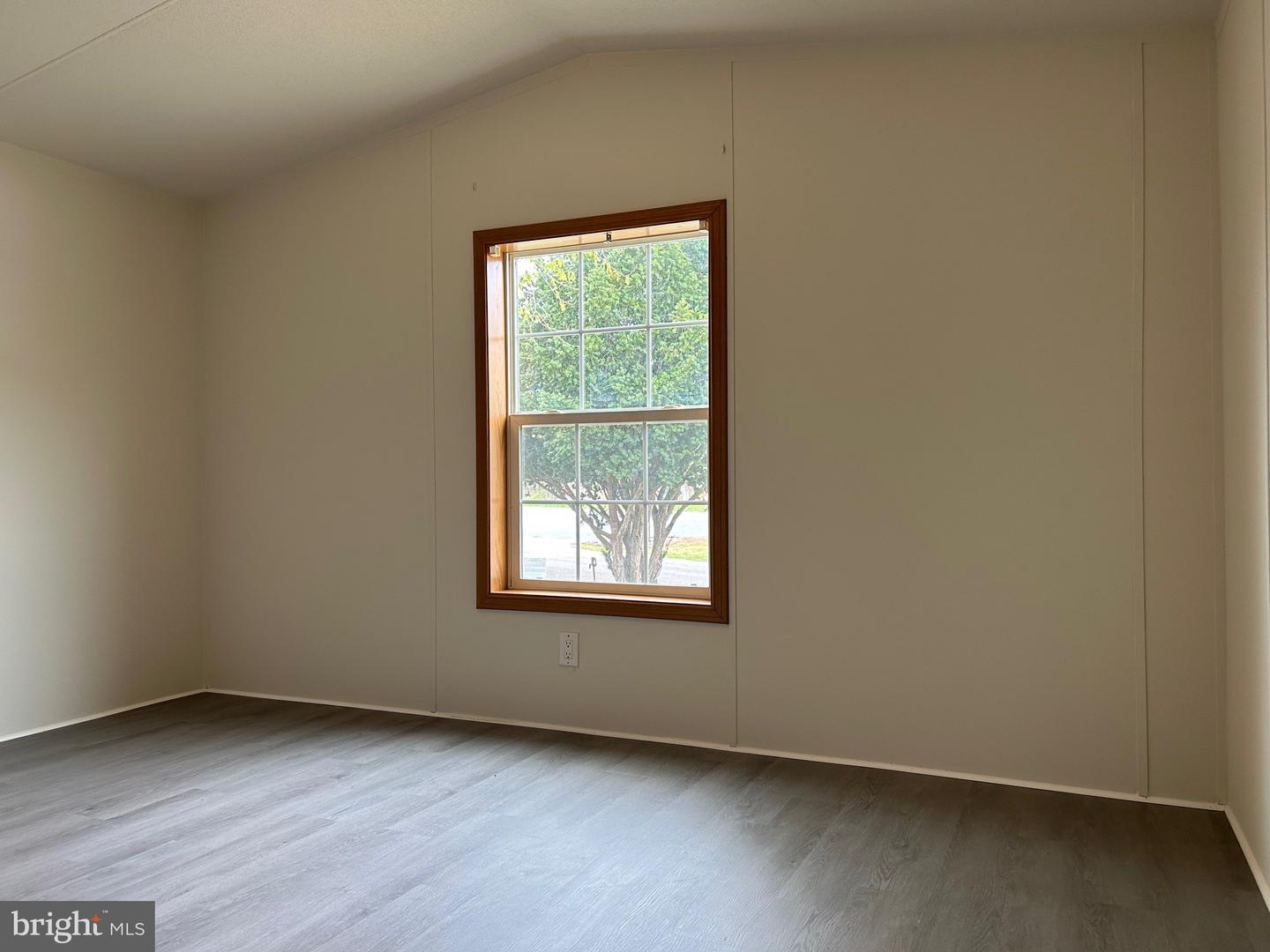 5875 Peach St Property Photo 12
