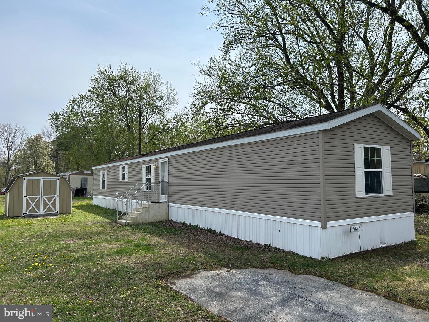 5875 Peach St Property Photo 18