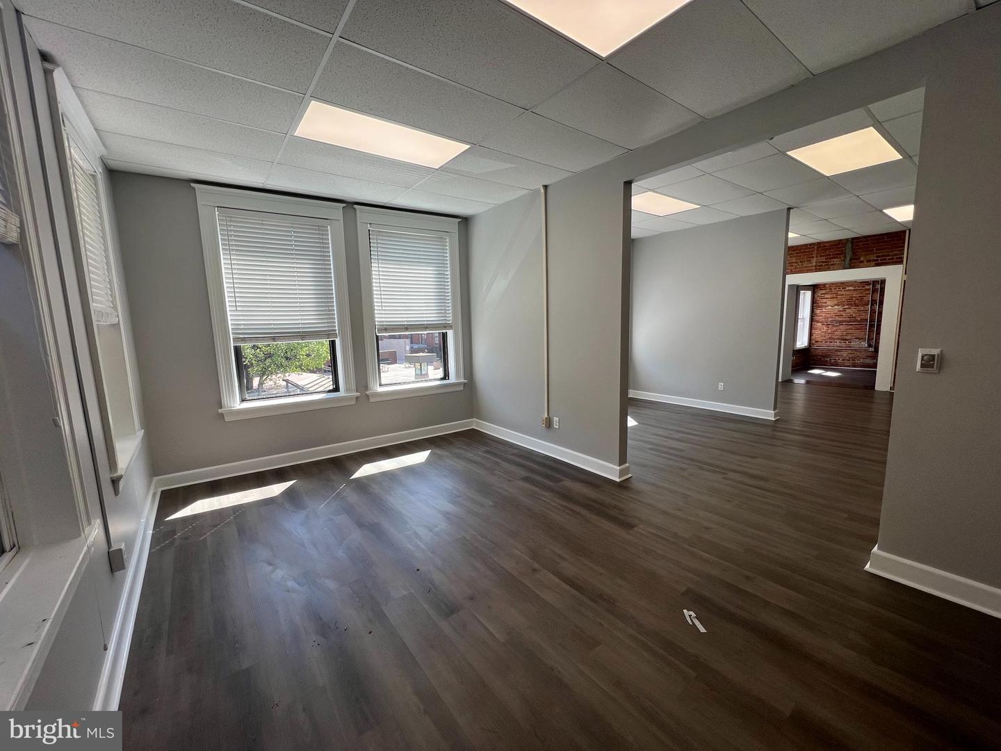 118 N Division St #201 Property Photo 4