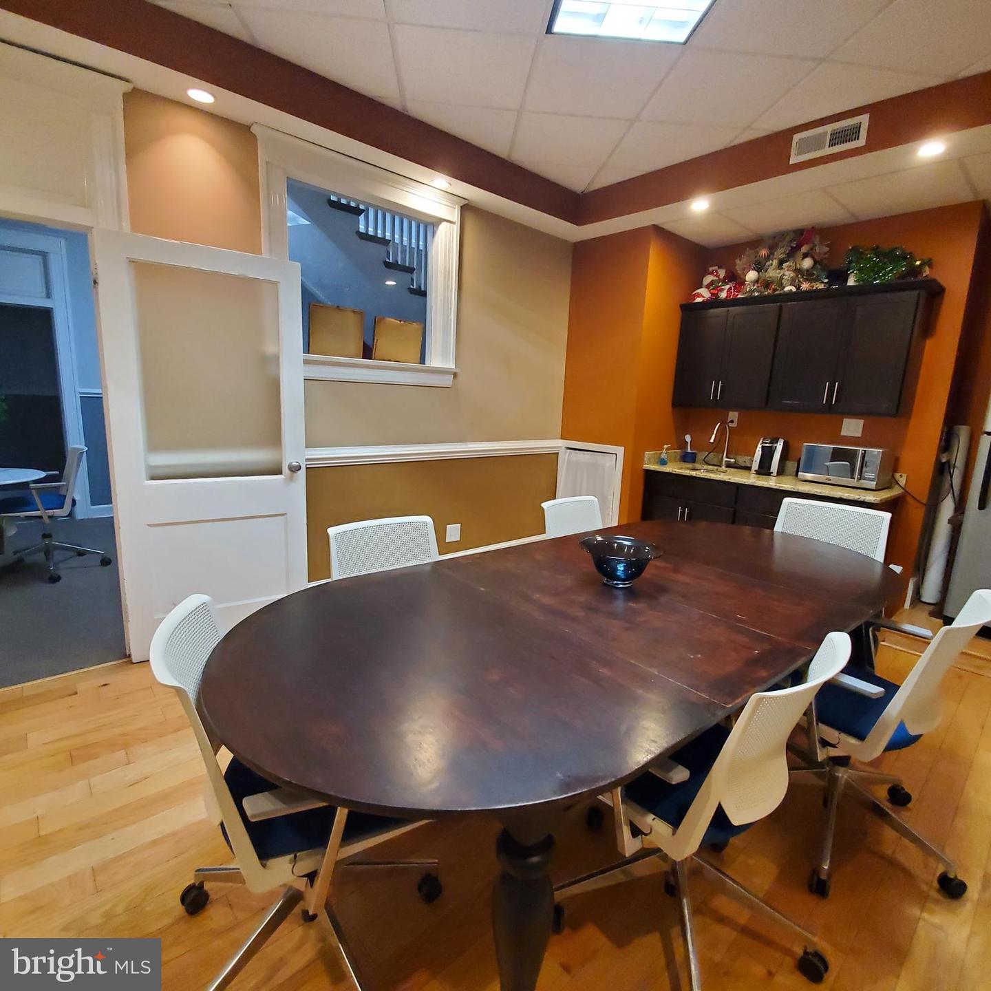 118 N Division St #201 Property Photo 6