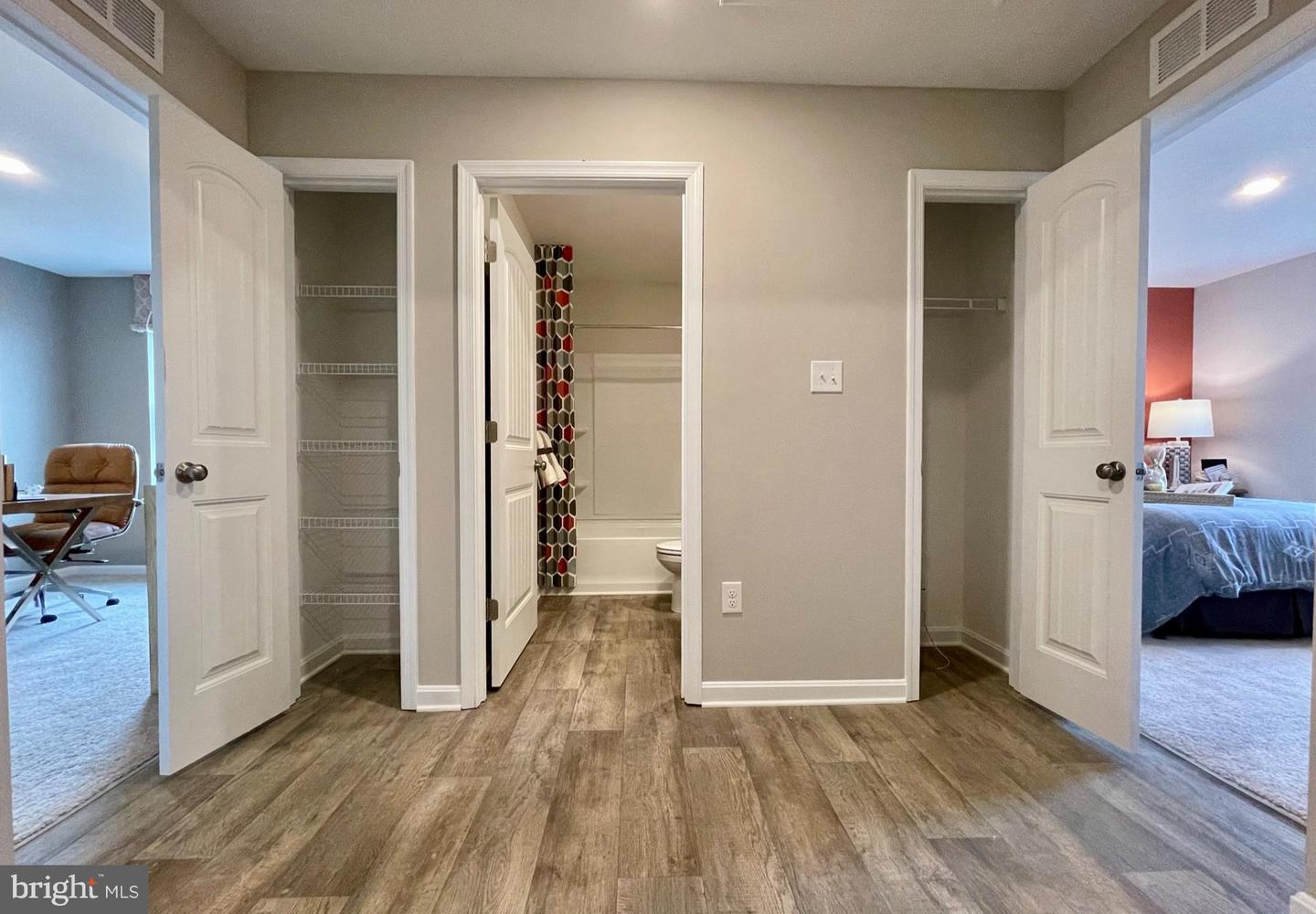 1108 Darrow Ct Property Photo 5