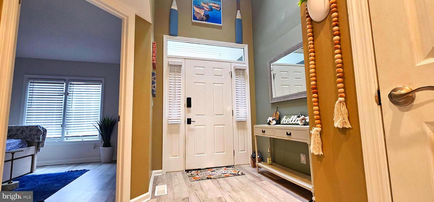 660 River Oak Ct Property Photo 2
