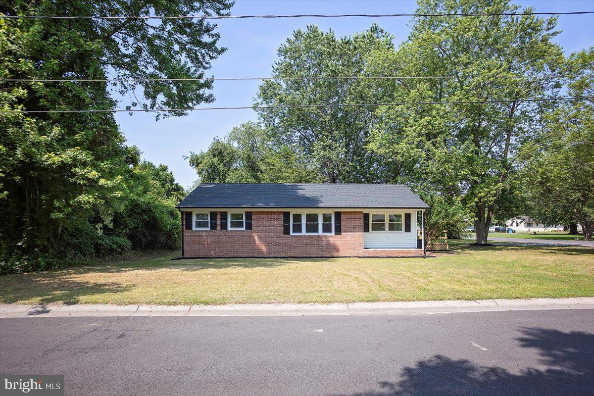 200 Benjamin Ave Property Photo 1