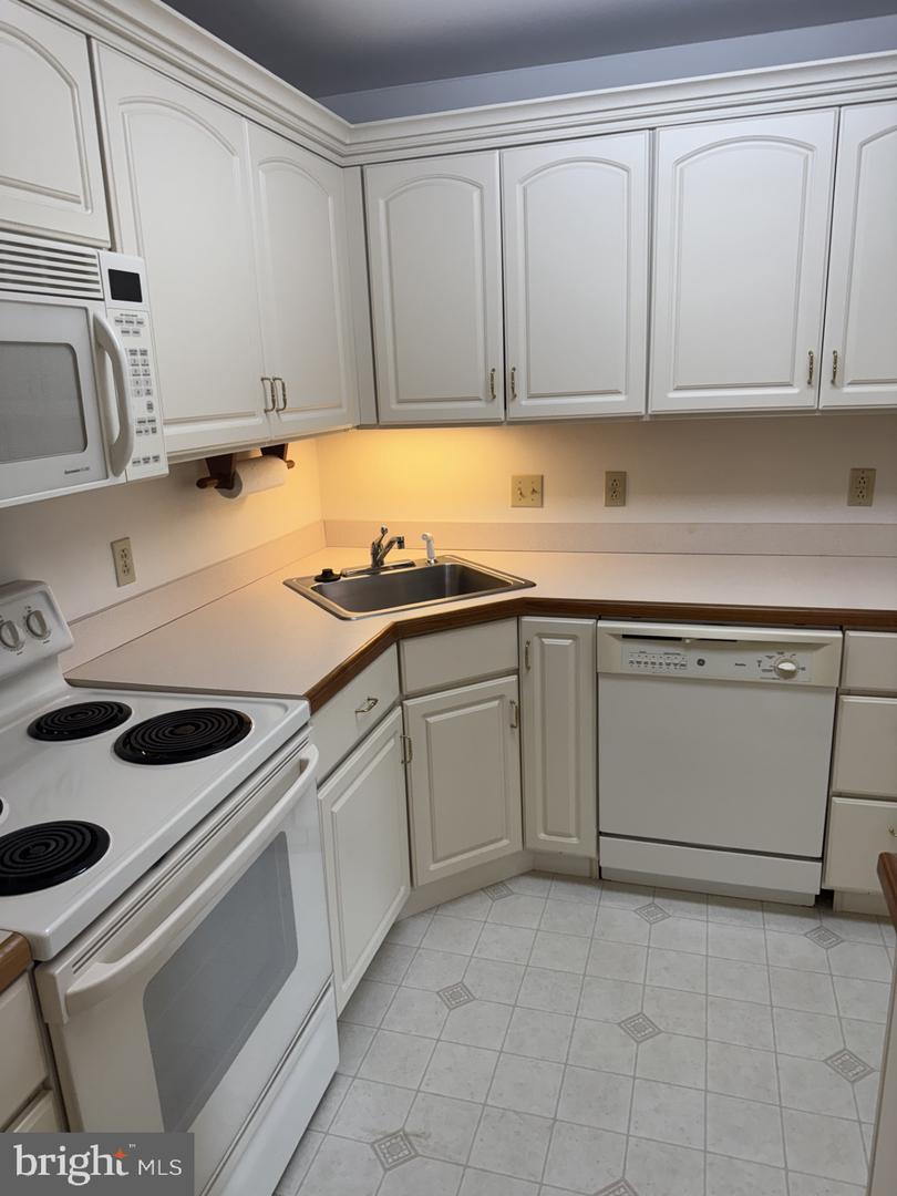 1103 S Schumaker Dr #c-300 Property Photo 4