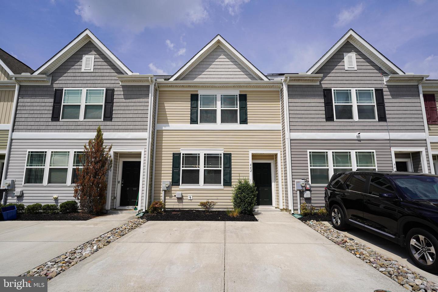 442 CREEKBED CIR