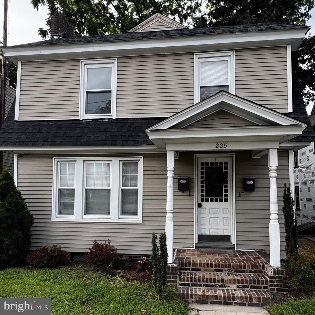 225 Broad St Property Photo 1