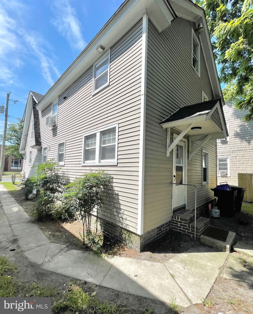 225 Broad St Property Photo 9