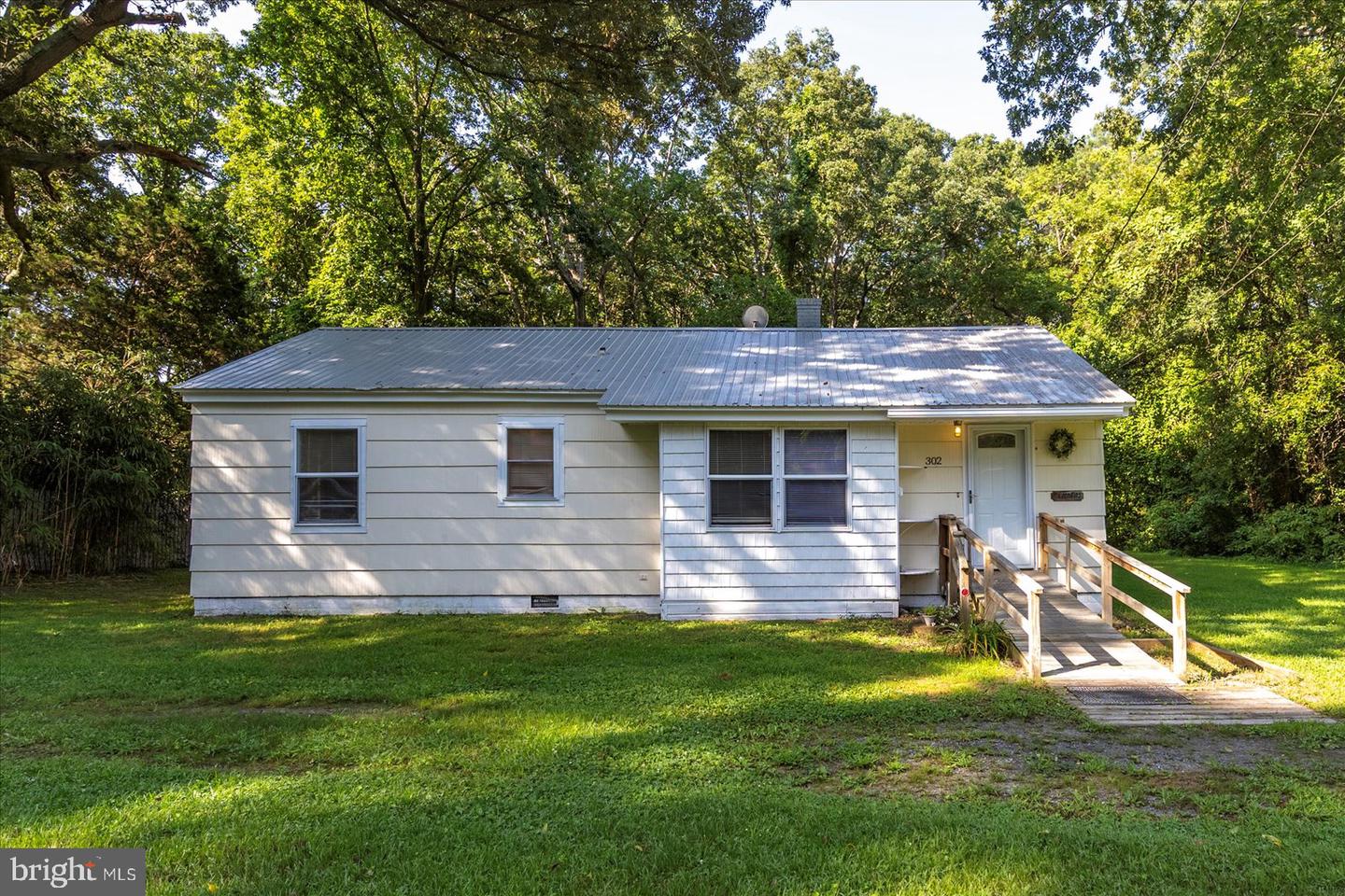 302 Pine Way Property Photo 1