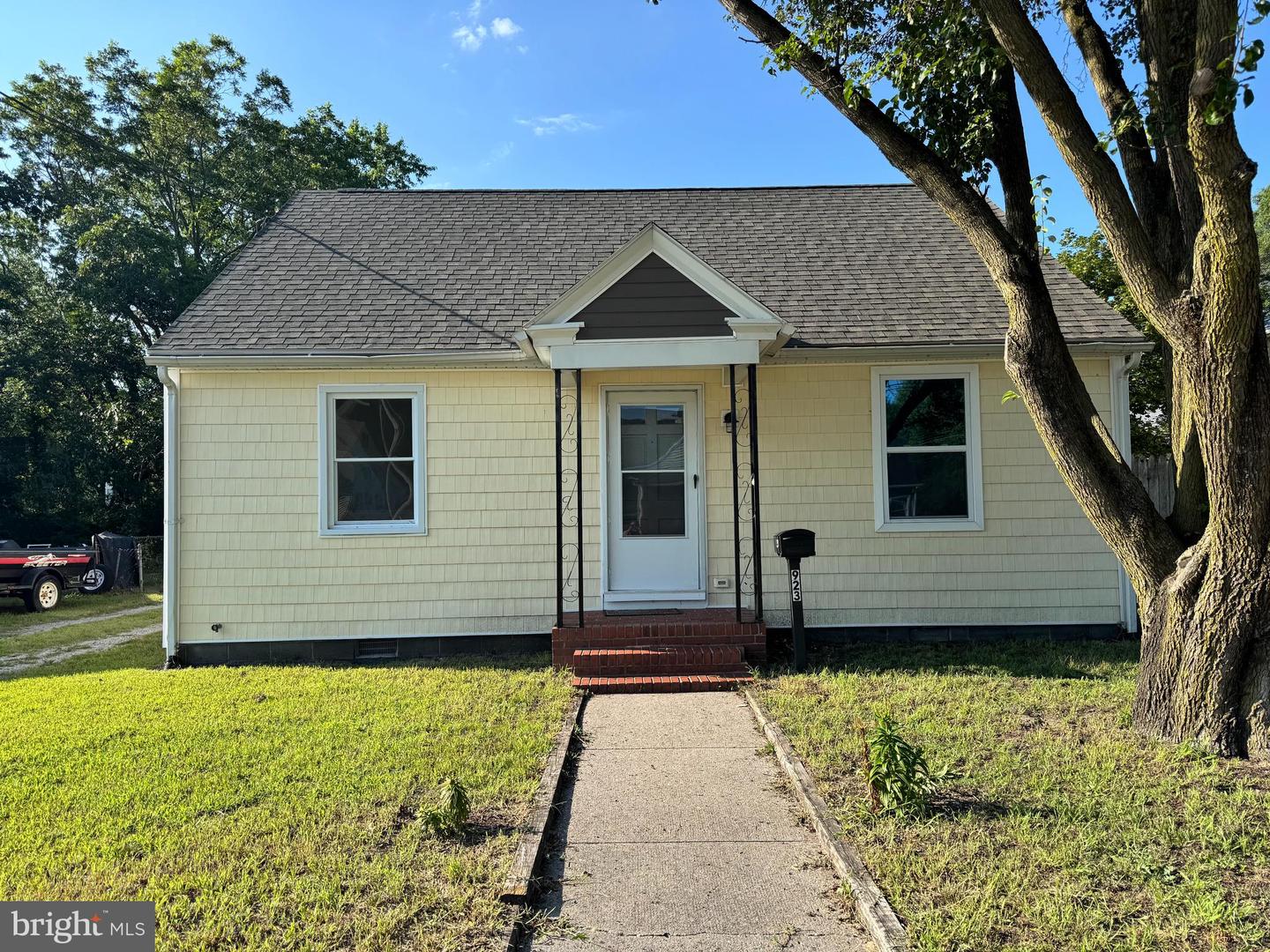 923 Preston St Property Photo 1