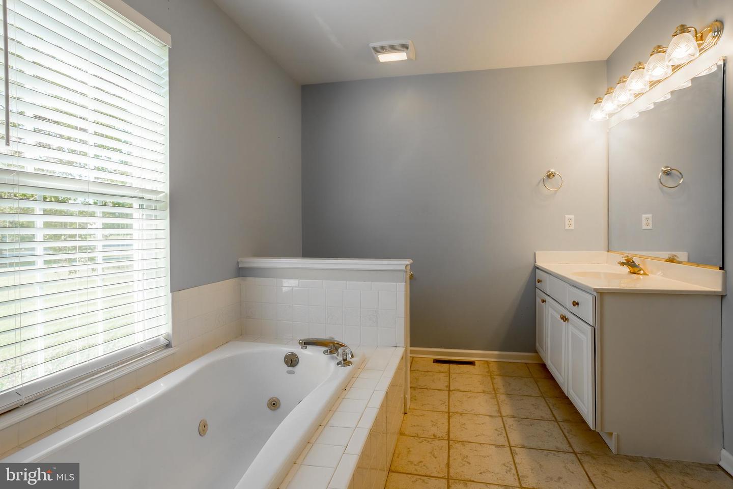 5709 Royal Mile Blvd Property Photo 30