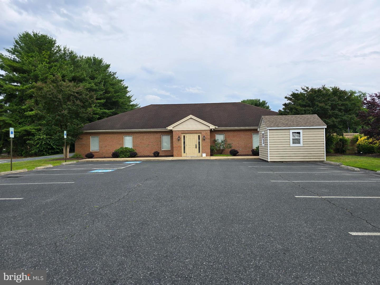 1208 Pemberton Dr Property Photo 1