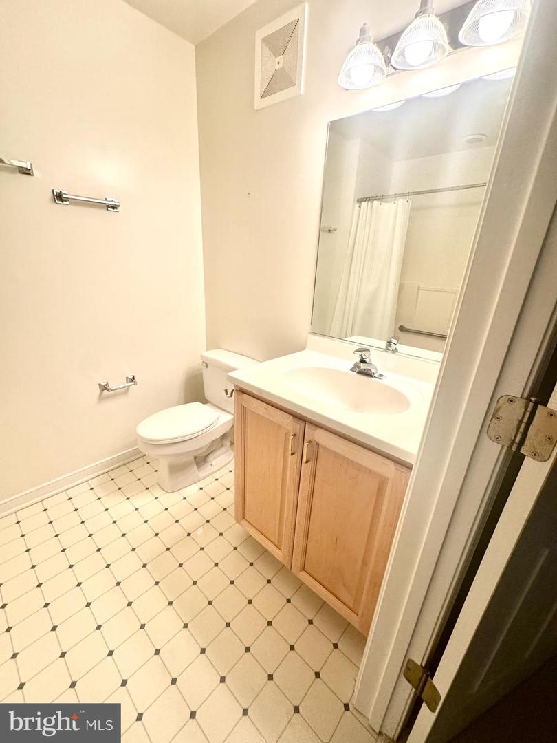 1105 S Schumaker Dr #b-200 Property Photo 13