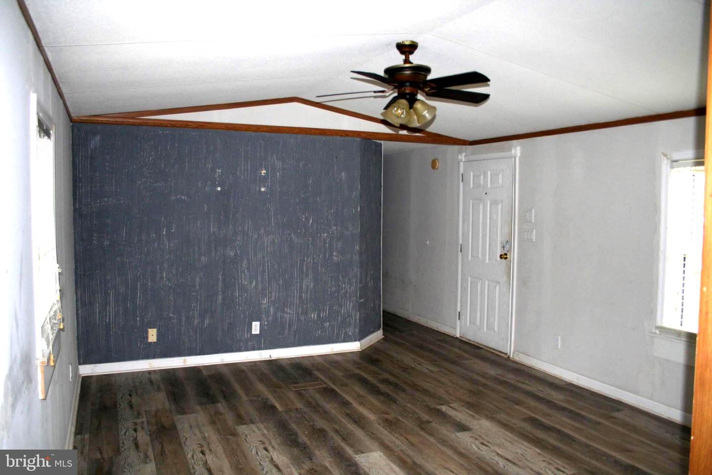 5850 Brook St Property Photo 2