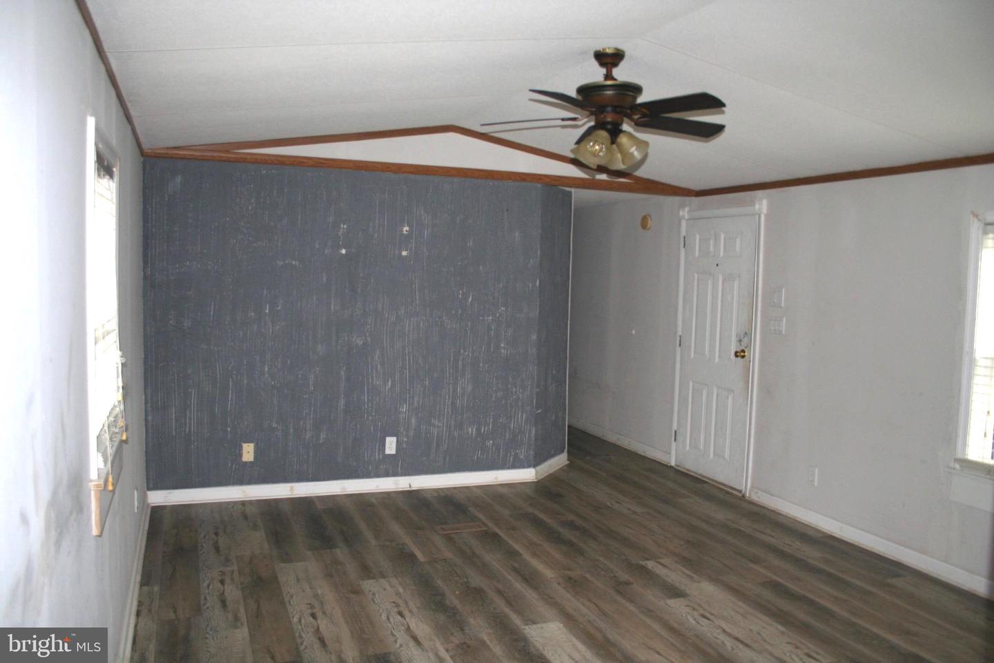 5850 Brook St Property Photo 3