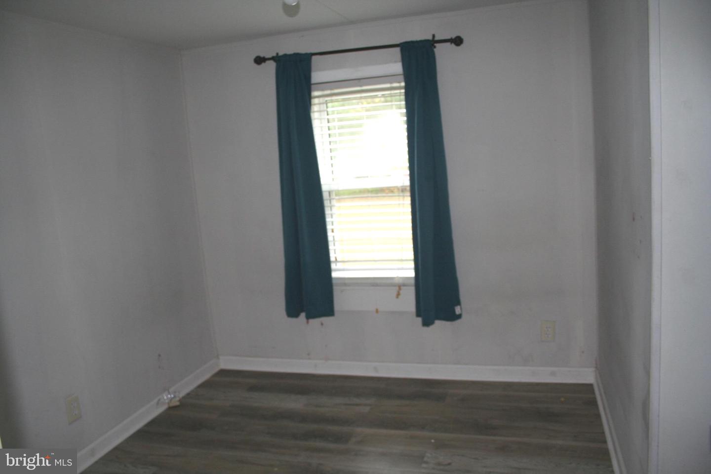 5850 Brook St Property Photo 4