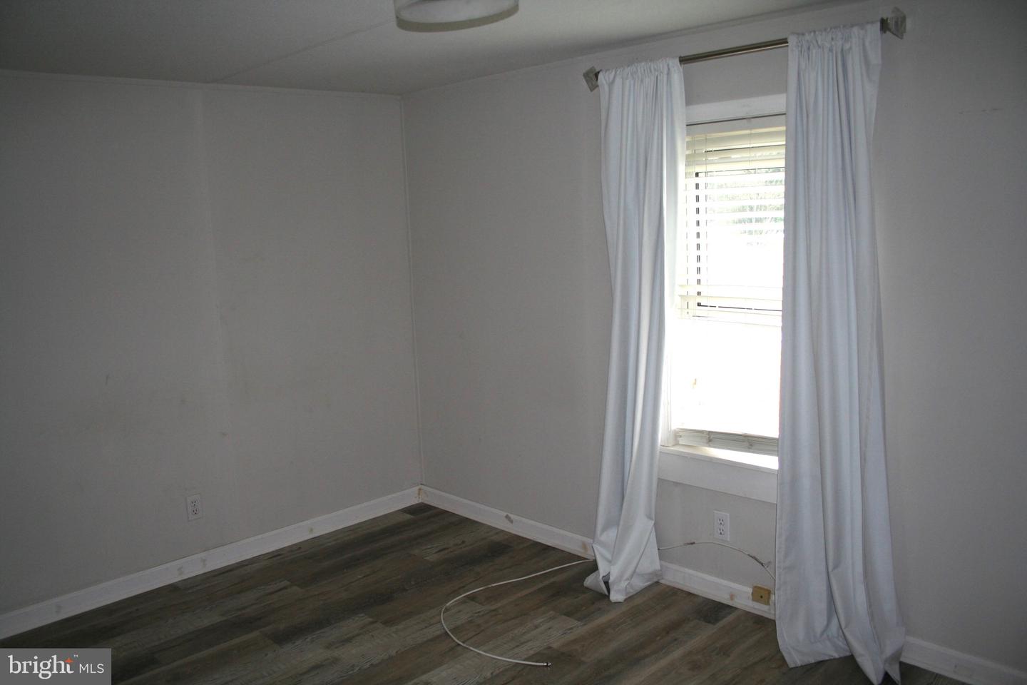 5850 Brook St Property Photo 7