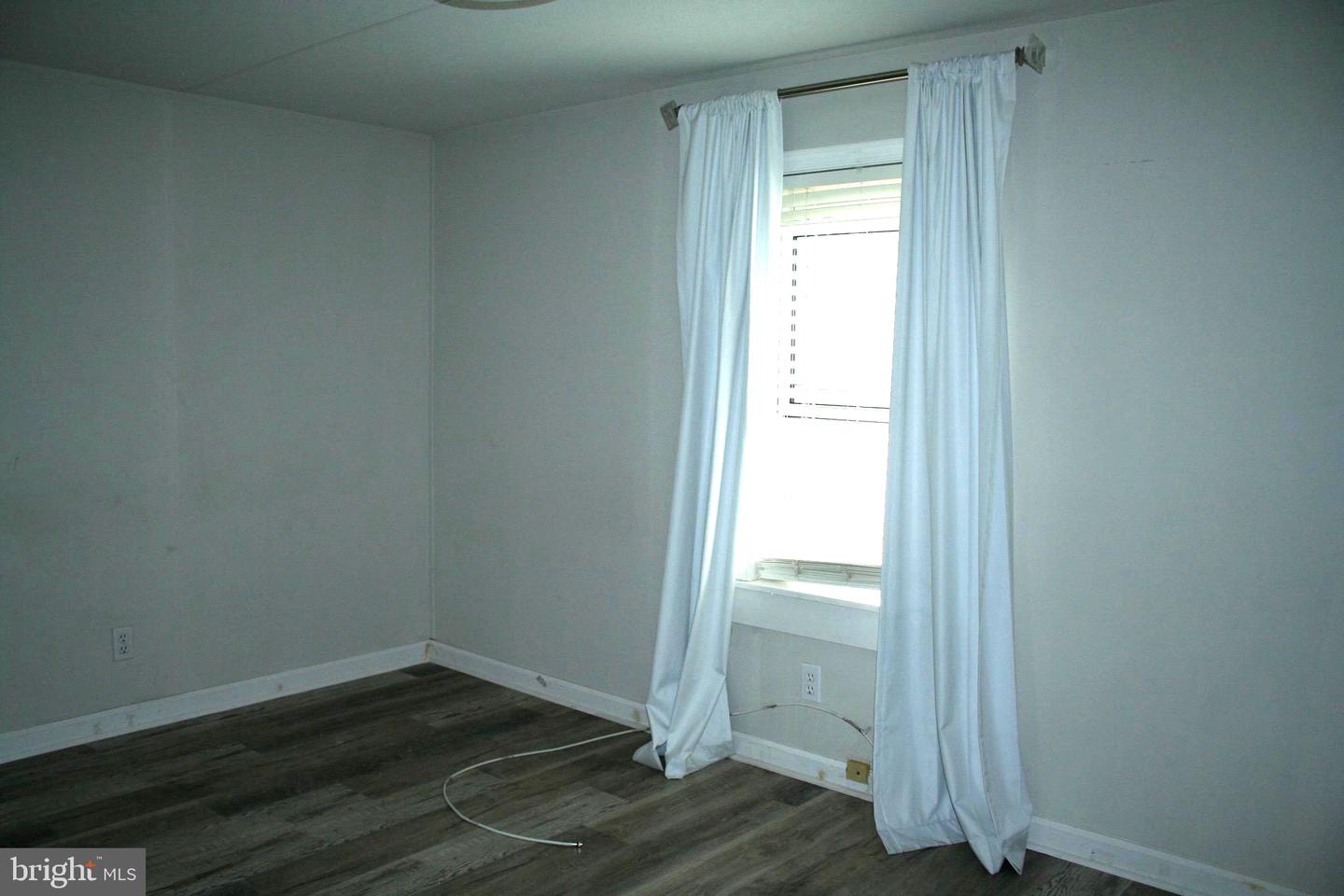 5850 Brook St Property Photo 9