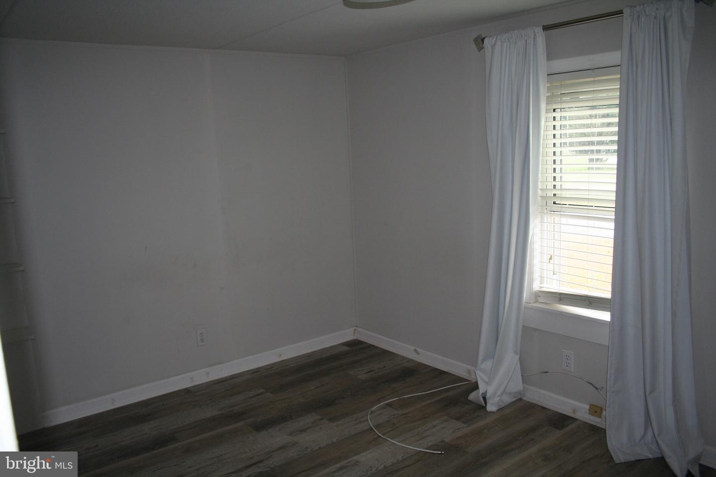 5850 Brook St Property Photo 10