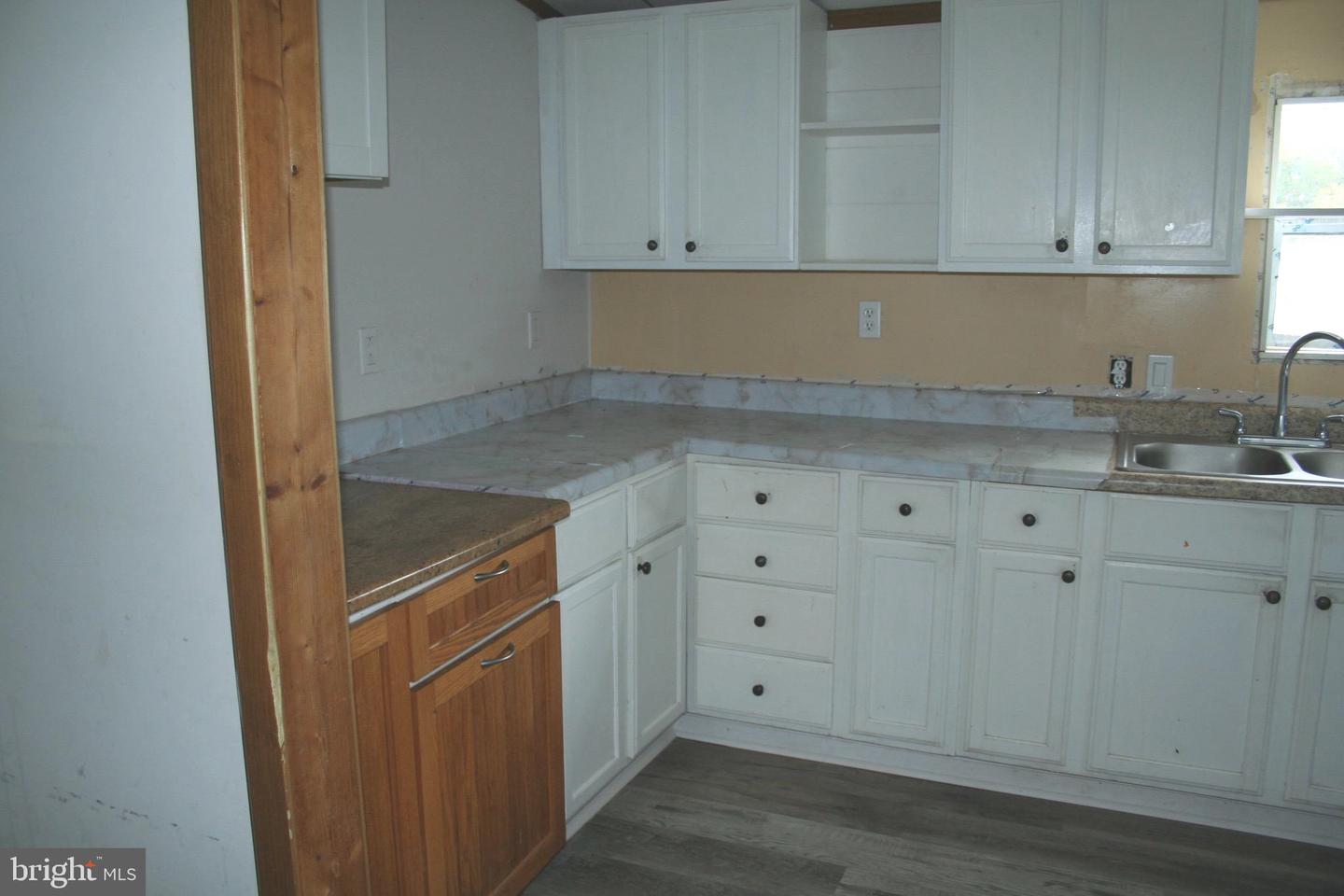 5850 Brook St Property Photo 16