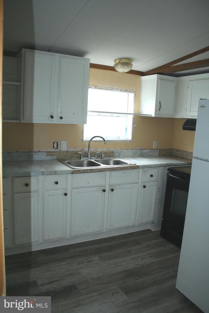5850 Brook St Property Photo 17