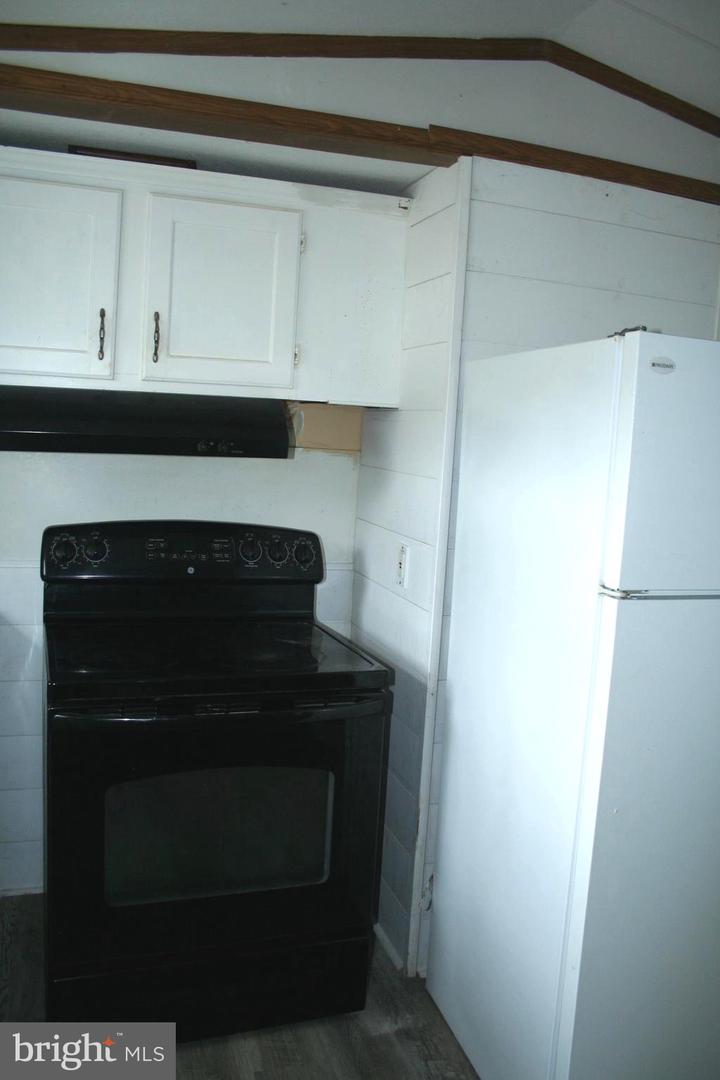 5850 Brook St Property Photo 18