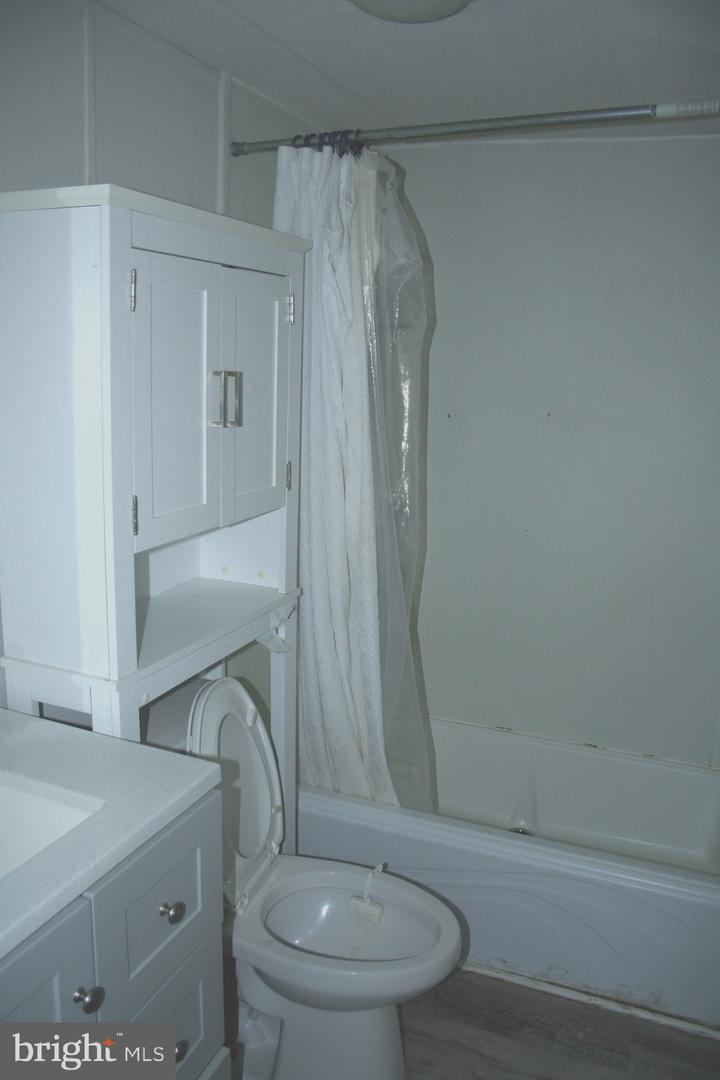 5850 Brook St Property Photo 23