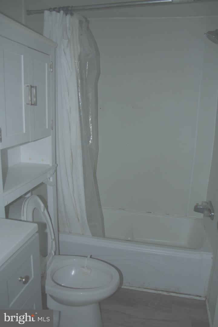 5850 Brook St Property Photo 24