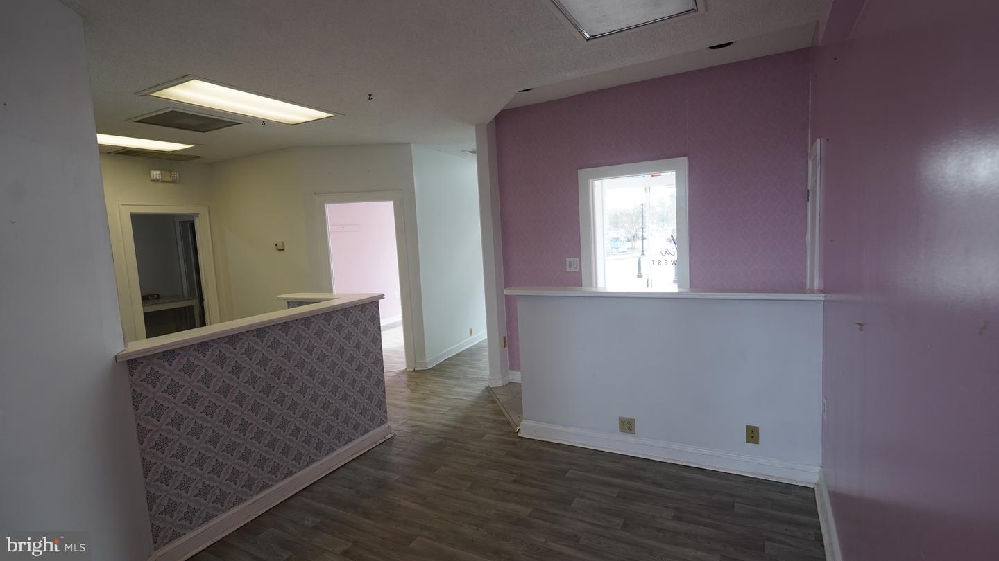 241 W Main St #a Property Photo 3
