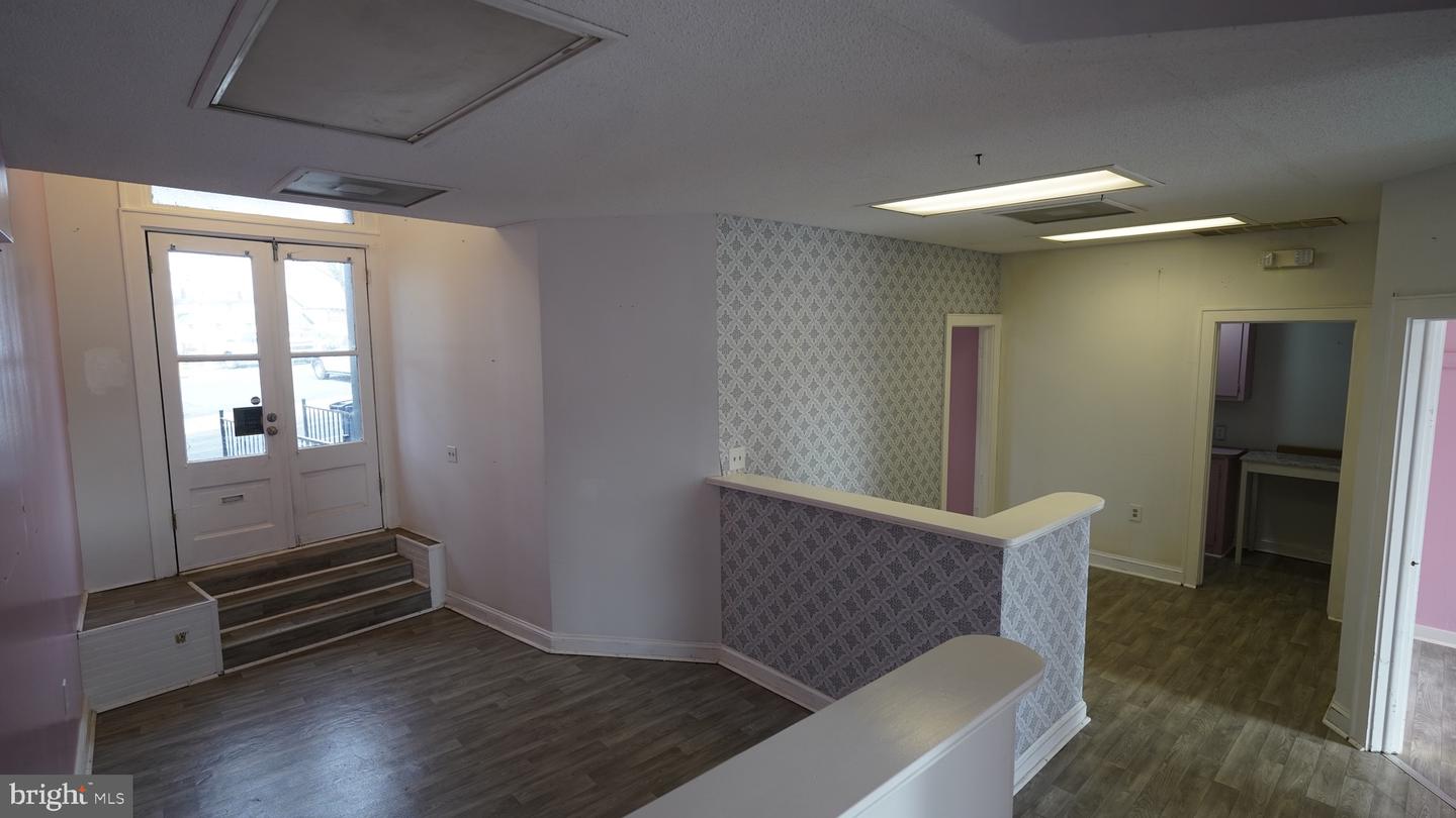 241 W Main St #a Property Photo 6