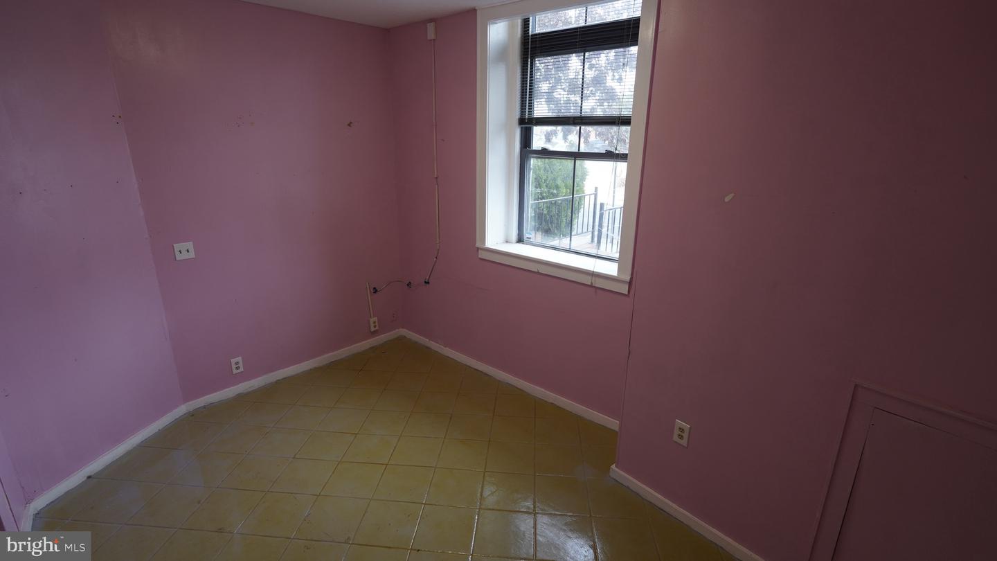 241 W Main St #a Property Photo 7