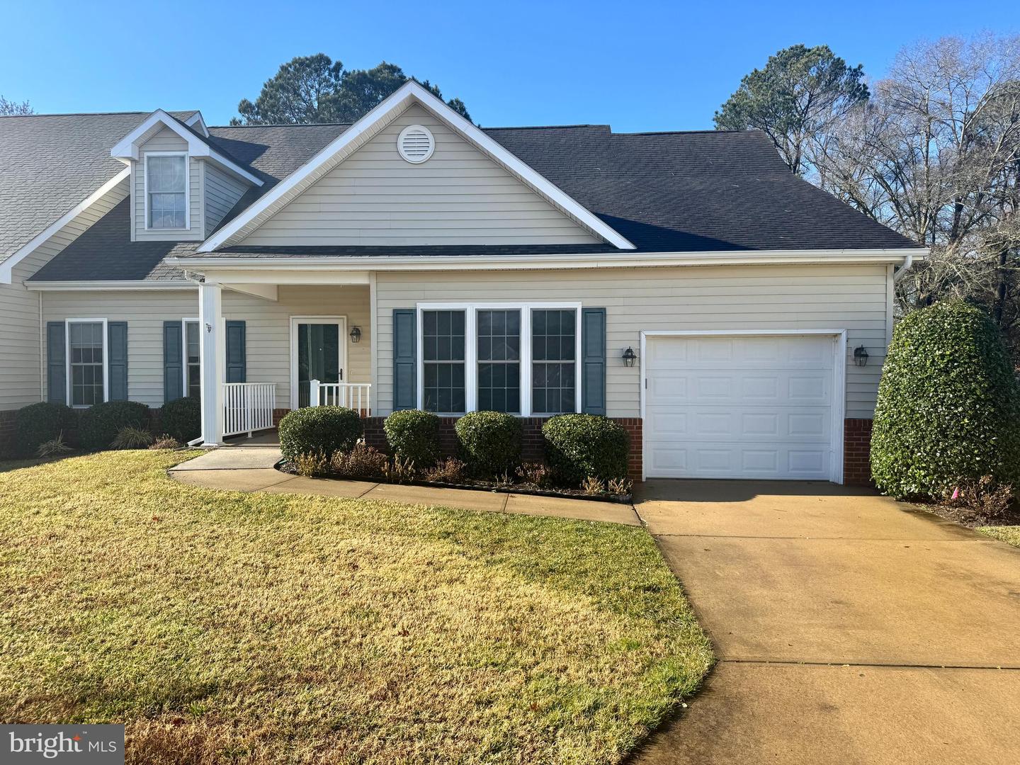 925 Winding Way Property Photo 1