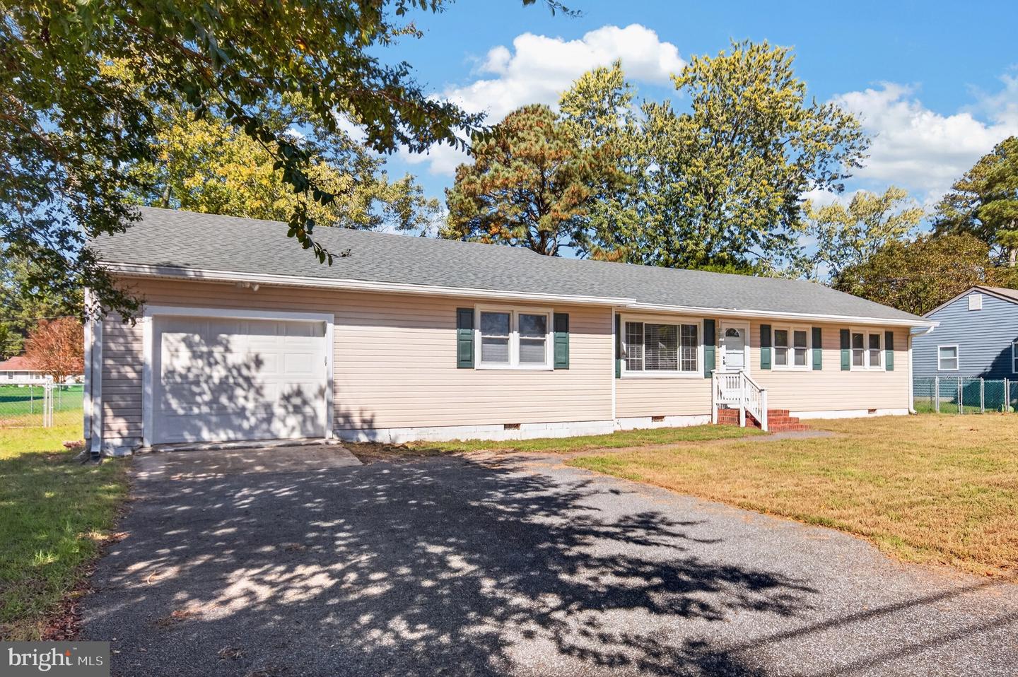 104 Walden Dr Property Photo 1